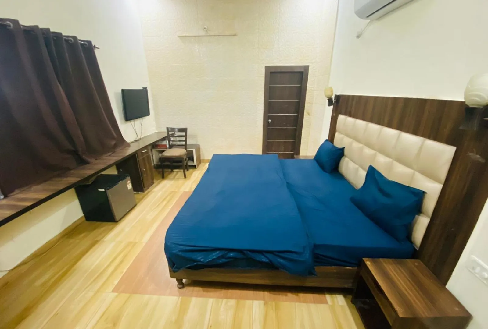 ***  Hotel Prime Star Ac Family Room アーグラ インド
