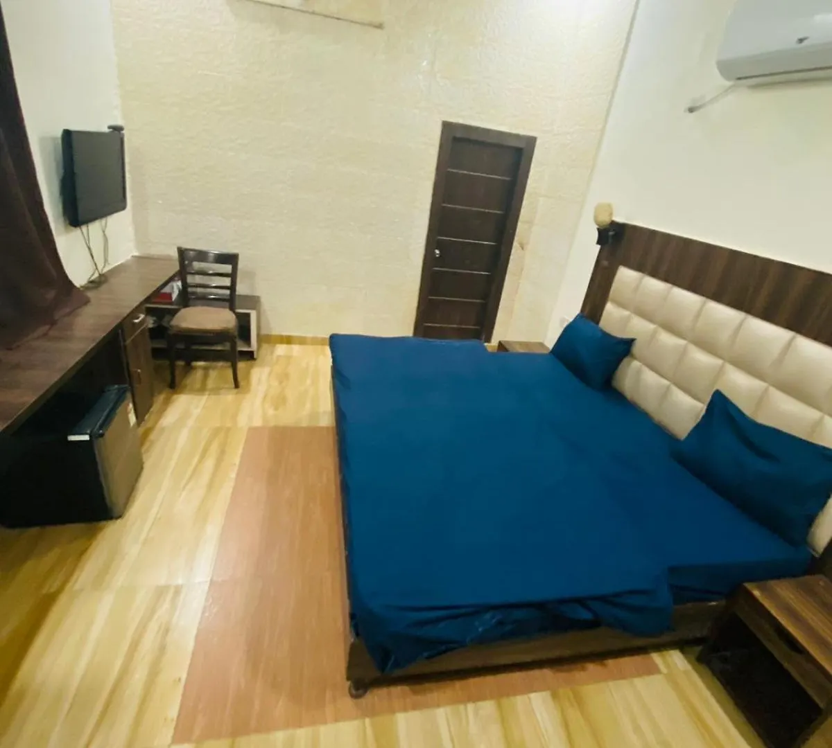 Hotel Prime Star Ac Family Room アーグラ