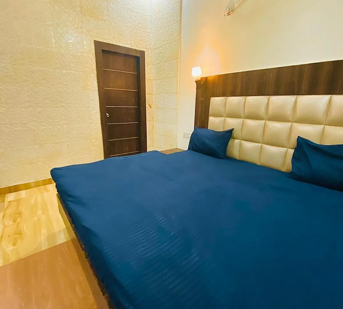 Hotel Prime Star Ac Family Room Агра